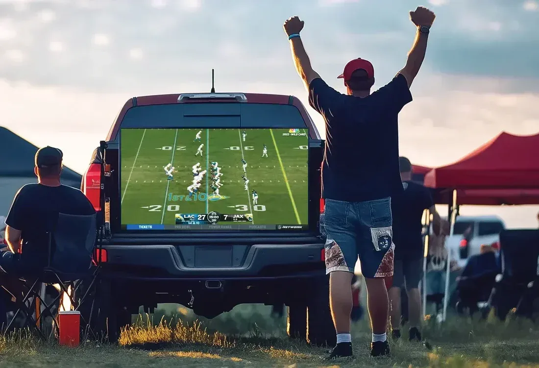 Tailgates, Touchdowns, and Total Team Spirit: The College Football Experience